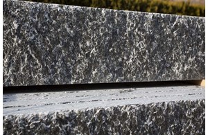 Granit-Stellriemen Maggia Oberfläche gespalten, Kanten gesägt
