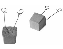 Zementklötzli mit verzinkten Oesendrähten